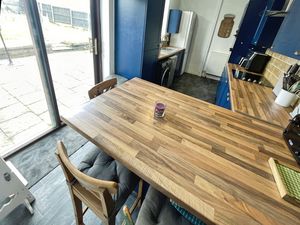 Kitchen breakfast room- click for photo gallery